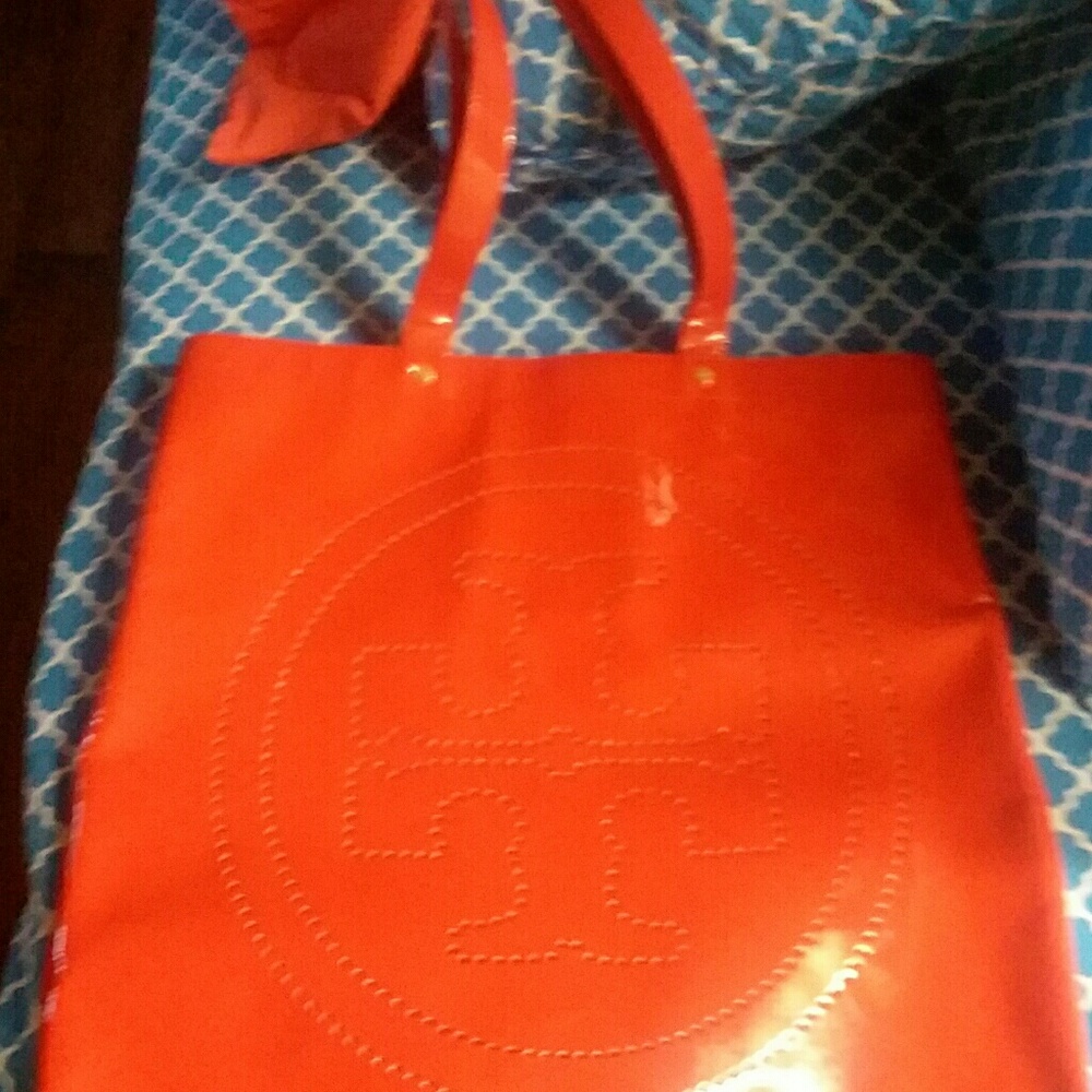 Tory burch patent leather handbag - Picture 1 of 3